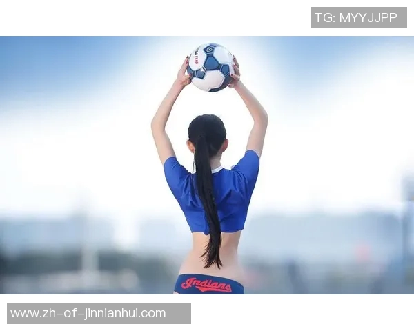 精彩足球女球星壁纸头像精选 个性时尚的足球美女头像图片合集